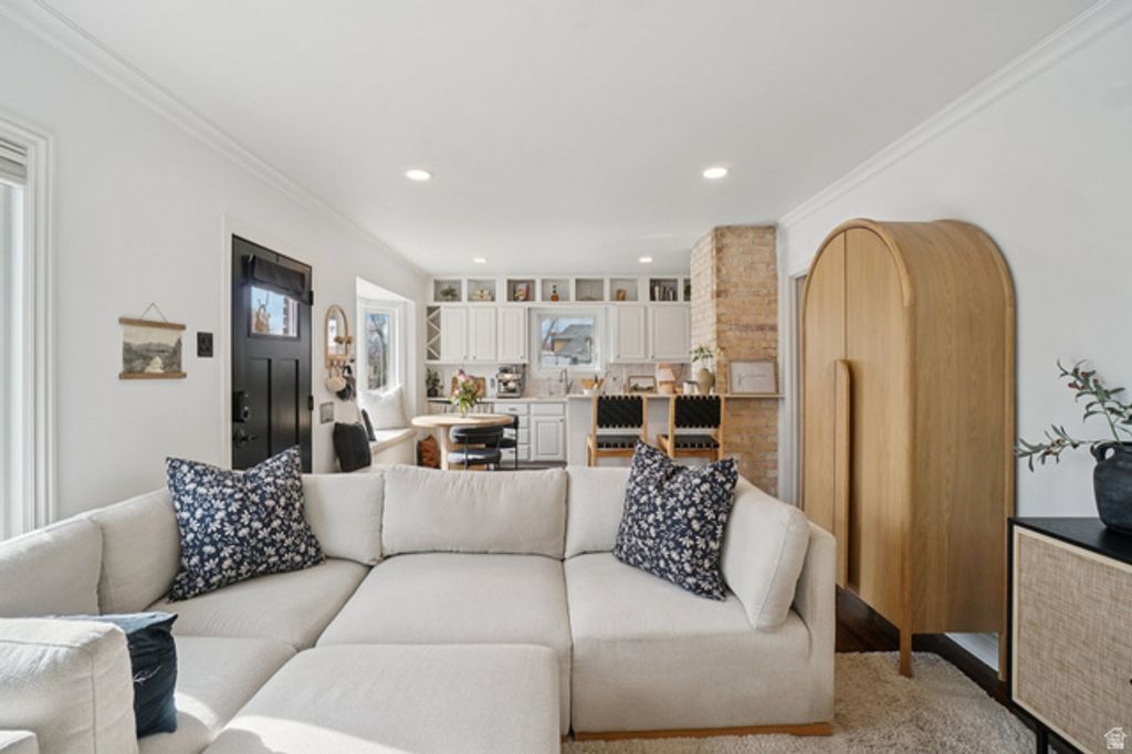 Image 11 of property listing at 825 E PRINCETON AVE, Salt Lake City, UT 84105