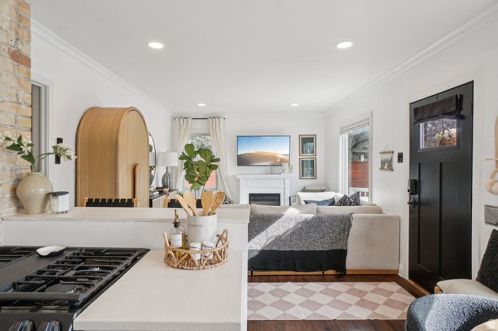 Image 5 of property listing at 825 E PRINCETON AVE, Salt Lake City, UT 84105