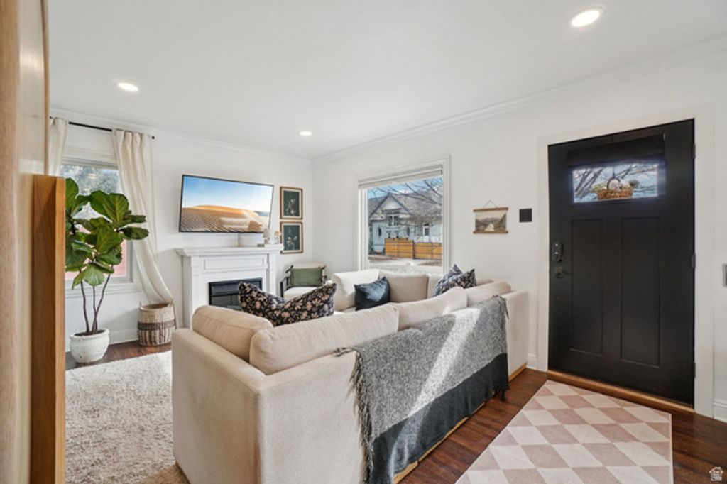 Image 7 of property listing at 825 E PRINCETON AVE, Salt Lake City, UT 84105