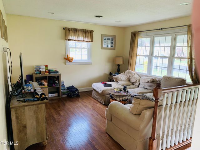 324 Bellehaven Drive, Bristol, VA 24201