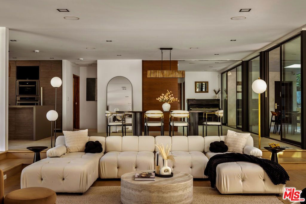 Image 11 of property listing at 9991 Liebe Drive, Beverly Hills, CA 90210