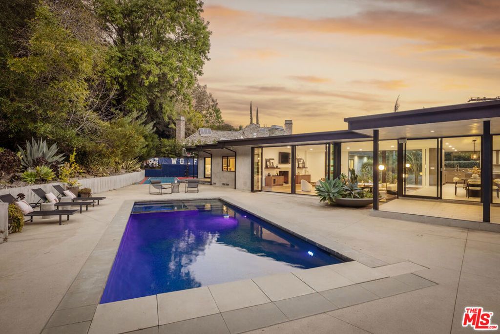 Image 16 of property listing at 9991 Liebe Drive, Beverly Hills, CA 90210