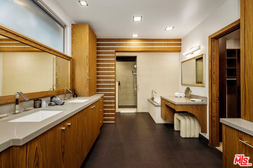 Image 20 of property listing at 9991 Liebe Drive, Beverly Hills, CA 90210