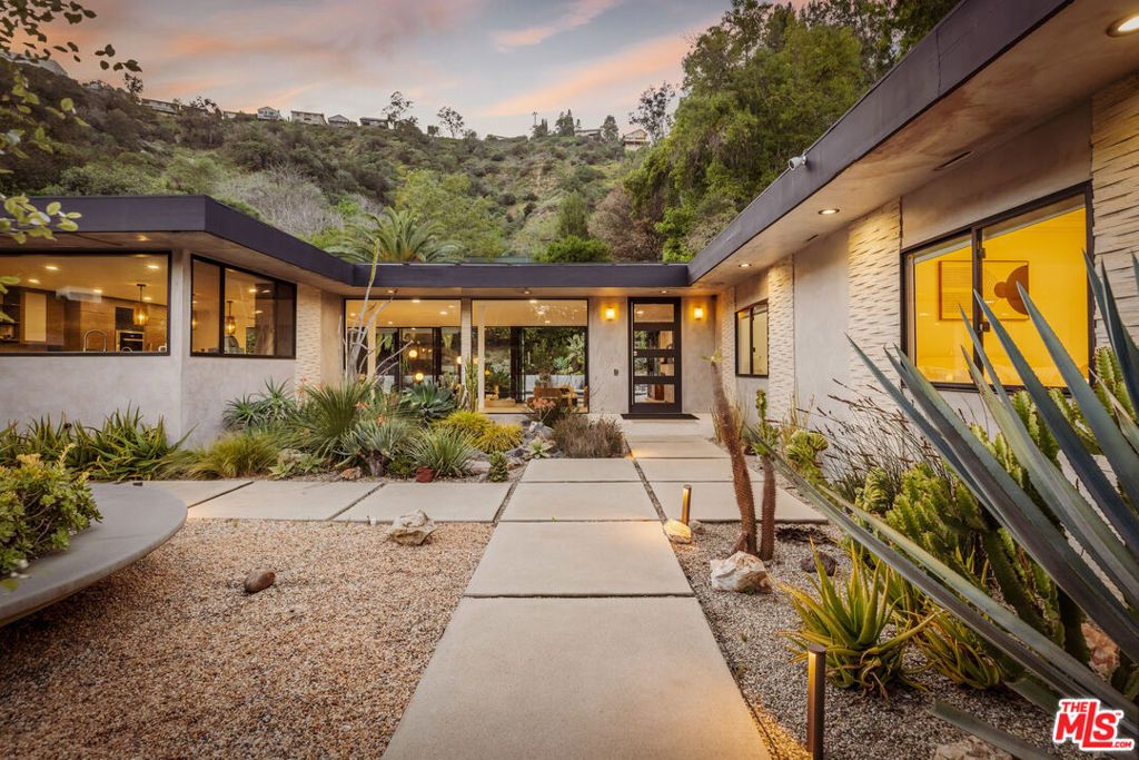 Image 25 of property listing at 9991 Liebe Drive, Beverly Hills, CA 90210