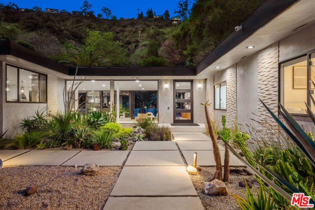 Image 26 of property listing at 9991 Liebe Drive, Beverly Hills, CA 90210