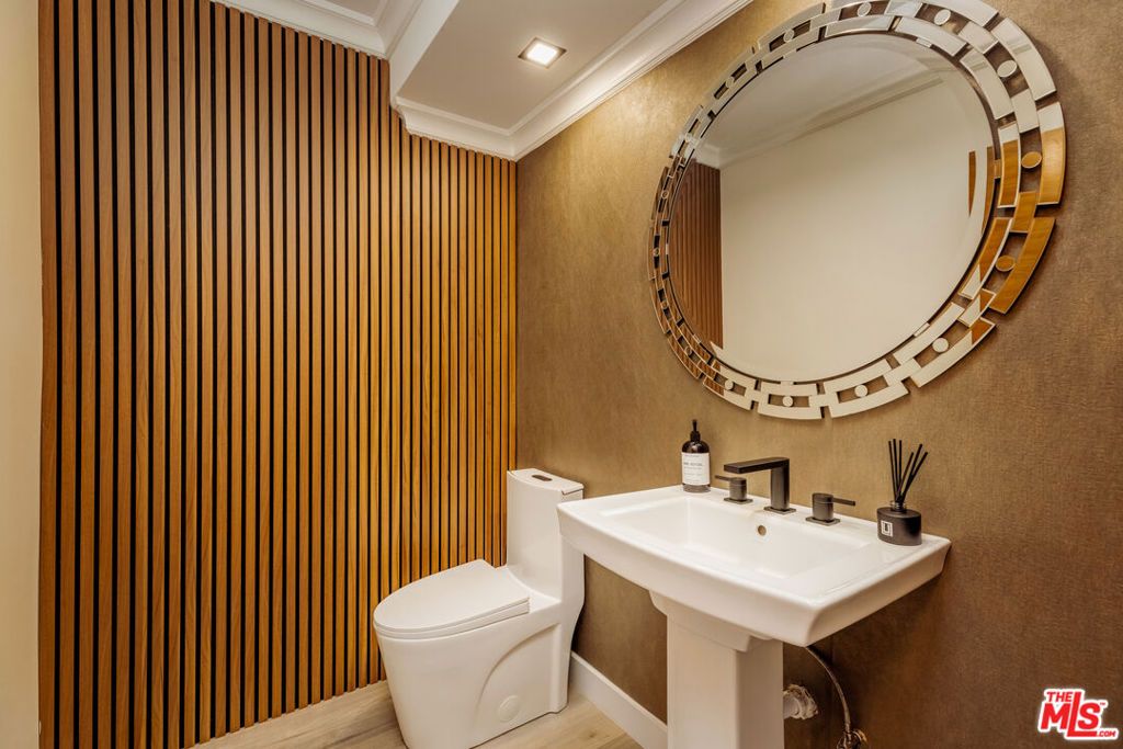 Image 35 of property listing at 9991 Liebe Drive, Beverly Hills, CA 90210