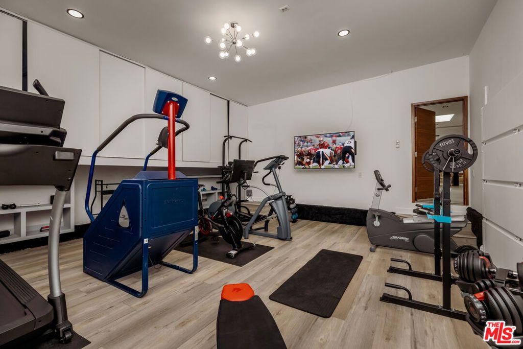 Image 37 of property listing at 9991 Liebe Drive, Beverly Hills, CA 90210