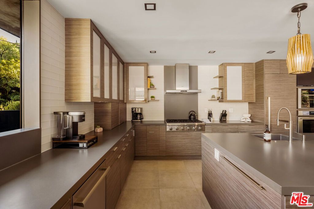 Image 9 of property listing at 9991 Liebe Drive, Beverly Hills, CA 90210