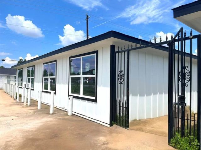 4305 Phlox Street 4A, Houston, TX 77051