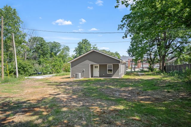 208 Decherd Street, W, Tullahoma, TN 37388