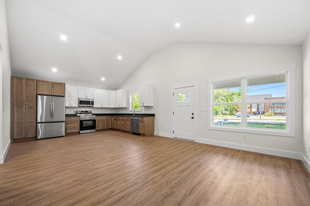 208 Decherd Street, W, Tullahoma, TN 37388