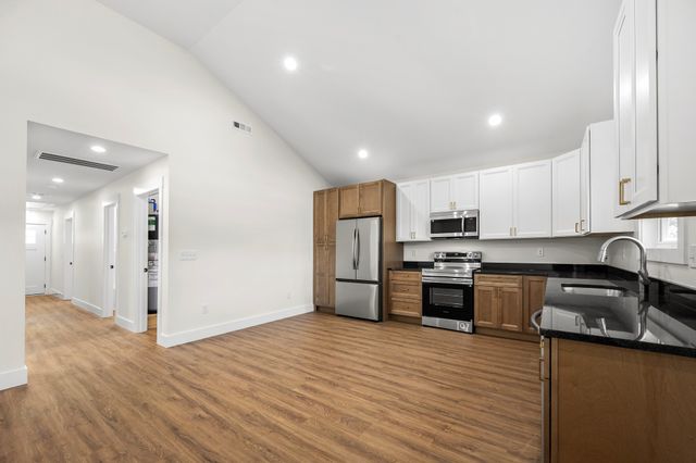 208 Decherd Street, W, Tullahoma, TN 37388