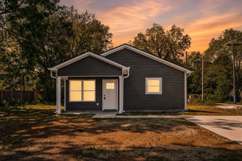 208 Decherd Street, W, Tullahoma, TN 37388