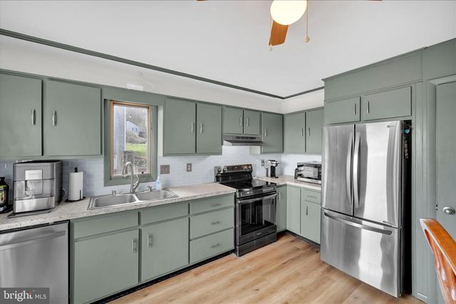 205 PEMBROKE DR, Reading, PA 19607