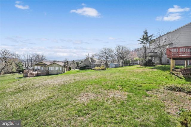 205 PEMBROKE DR, Reading, PA 19607