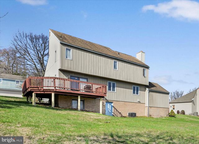 205 PEMBROKE DR, Reading, PA 19607