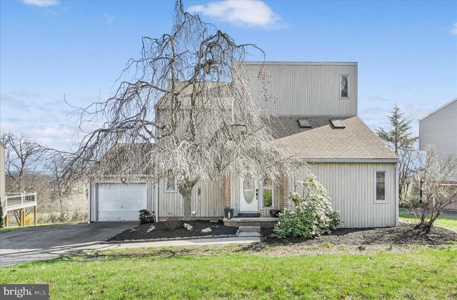 205 PEMBROKE DR, Reading, PA 19607