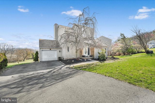 205 PEMBROKE DR, Reading, PA 19607