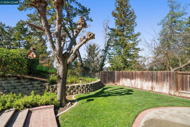 1014 Veterans Ct, Martinez, CA 94553
