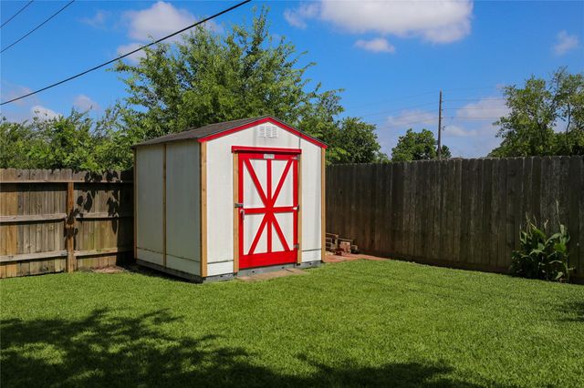 13327 Lynnville Drive, Houston, TX 77065