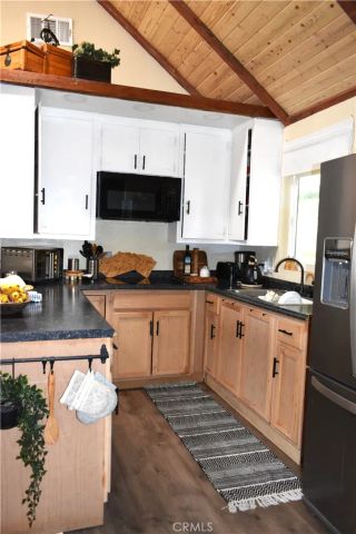 437 Chickadee Drive, Big Bear Lake, CA 92315