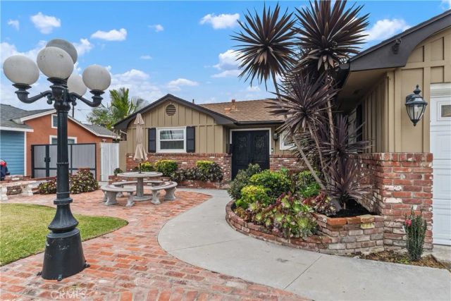 6136 E Rosebay, Long Beach, CA 90808