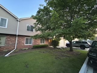 7030 Park Lane Court 203, Woodridge, IL 60517