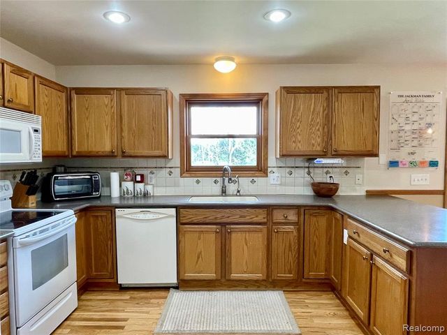 3914 Golf Vista Drive, Lapeer, MI 48446