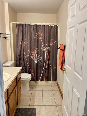 3914 Golf Vista Drive, Lapeer, MI 48446