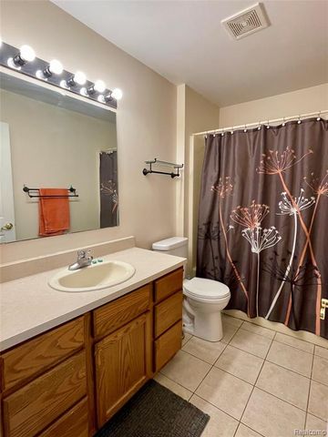 3914 Golf Vista Drive, Lapeer, MI 48446