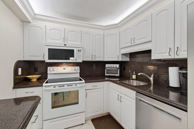 4505 S Ocean Boulevard 905, Highland Beach, FL 33487