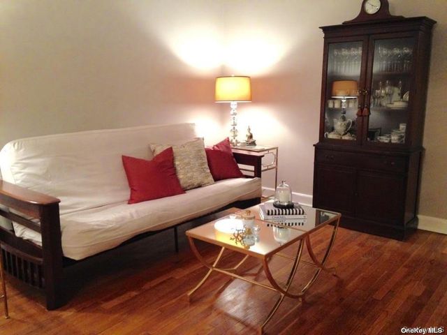 2 Town House Place 1J, Great Neck Plaza, NY 11021