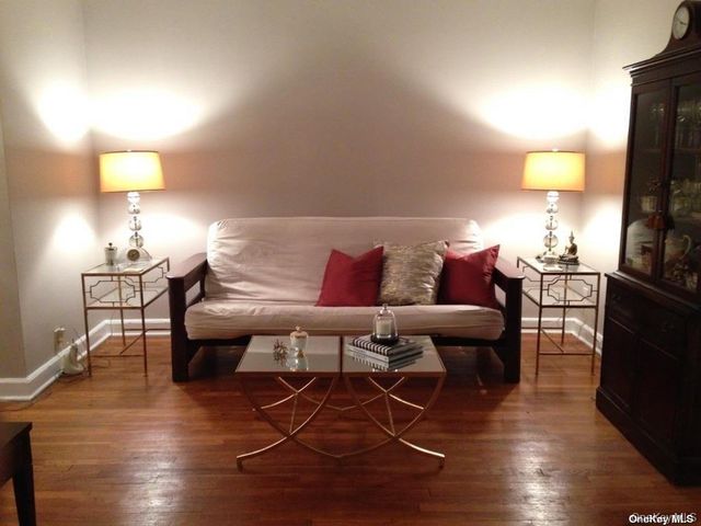 2 Town House Place 1J, Great Neck Plaza, NY 11021