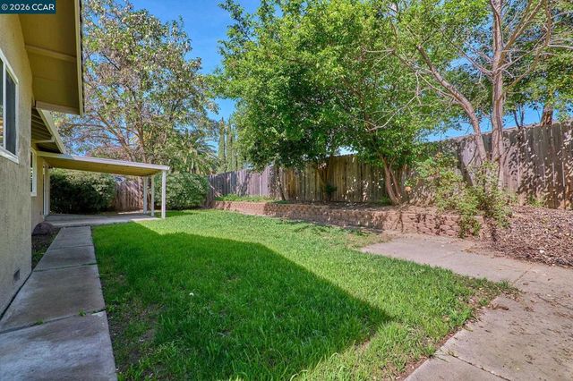 172 Arrowhead Dr, Vacaville, CA 95687