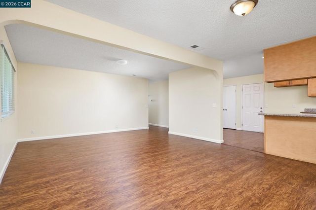 172 Arrowhead Dr, Vacaville, CA 95687