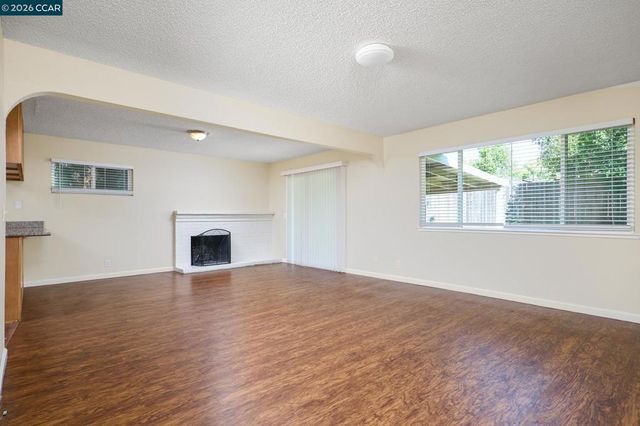 172 Arrowhead Dr, Vacaville, CA 95687