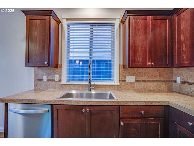 4013 N PIONEER CANYON Dr, Ridgefield, WA 98642