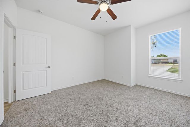 185 Oak Cluster Drive, Columbus, TX 78934
