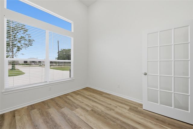 185 Oak Cluster Drive, Columbus, TX 78934