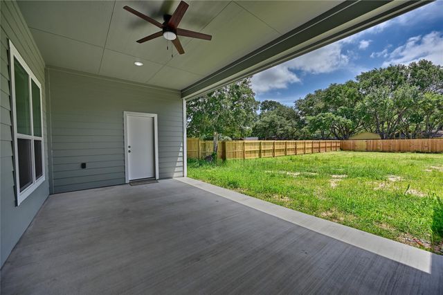 185 Oak Cluster Drive, Columbus, TX 78934