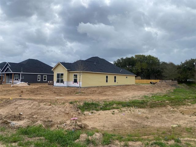 185 Oak Cluster Drive, Columbus, TX 78934