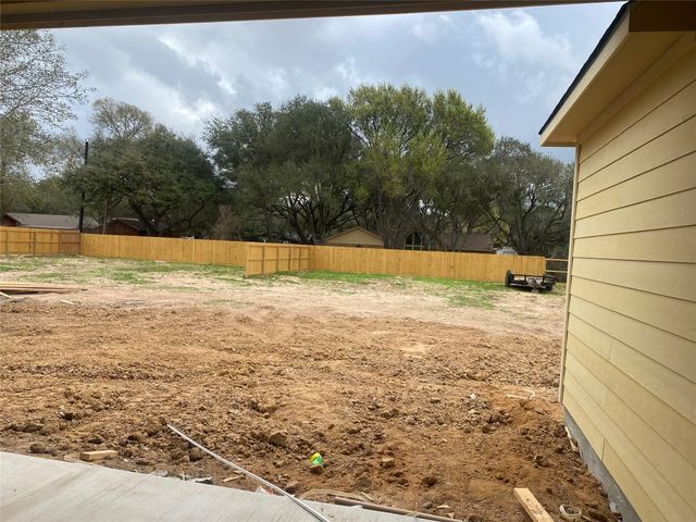 185 Oak Cluster Drive, Columbus, TX 78934