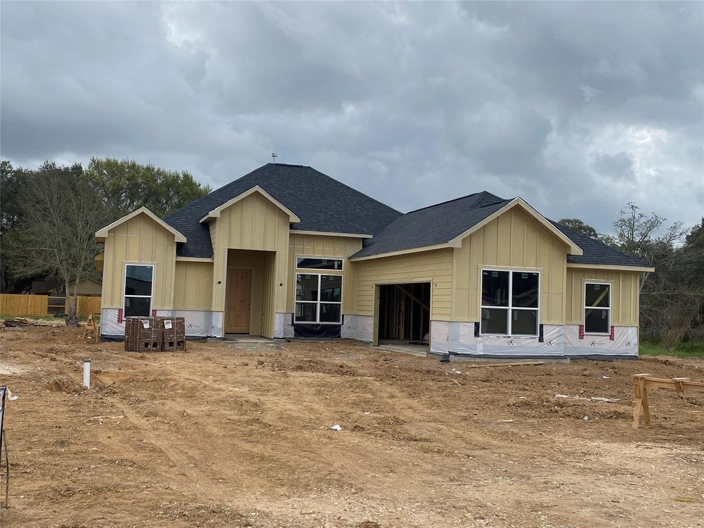 185 Oak Cluster Drive, Columbus, TX 78934