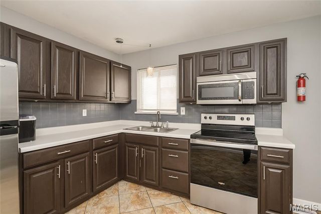 1712 Atmore Drive, St Louis, MO 63136