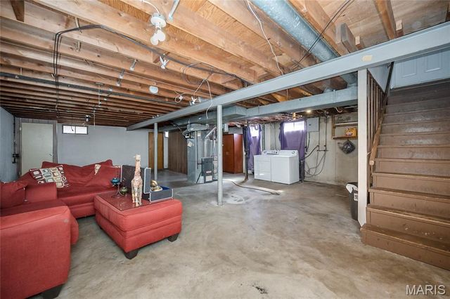 1712 Atmore Drive, St Louis, MO 63136