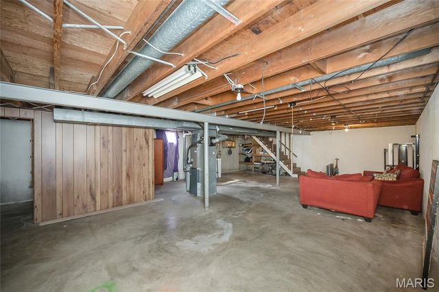 1712 Atmore Drive, St Louis, MO 63136