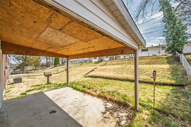 1712 Atmore Drive, St Louis, MO 63136