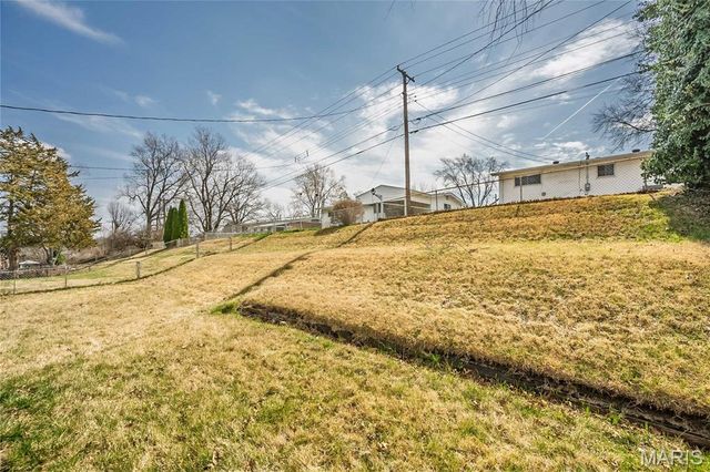 1712 Atmore Drive, St Louis, MO 63136