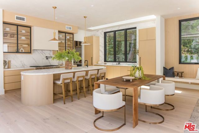 1749 Mandeville Lane, Los Angeles, CA 90049