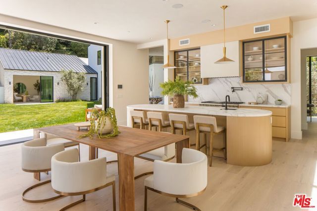 1749 Mandeville Lane, Los Angeles, CA 90049